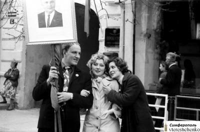 Прикрепленное изображение: У дома прокурора - К.Маркса - 1972.jpg